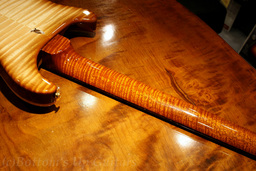 PS3600_Sig_Ltd_AB_neck.jpg
