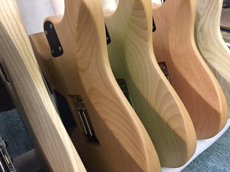 あなたの一本作りませんか？！ボトムズアップギターズで齋藤楽器工房（SAITO GUITARS S Series）製品を直接オーダー！木材からお選び頂けます！